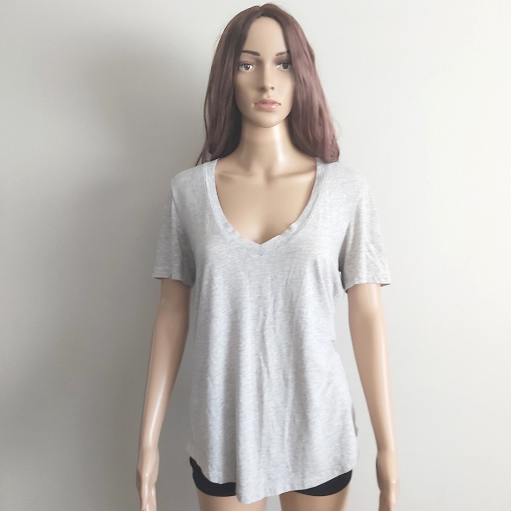 Aritzia Babaton gray v neck t shirt high low tunic long line short sleeves